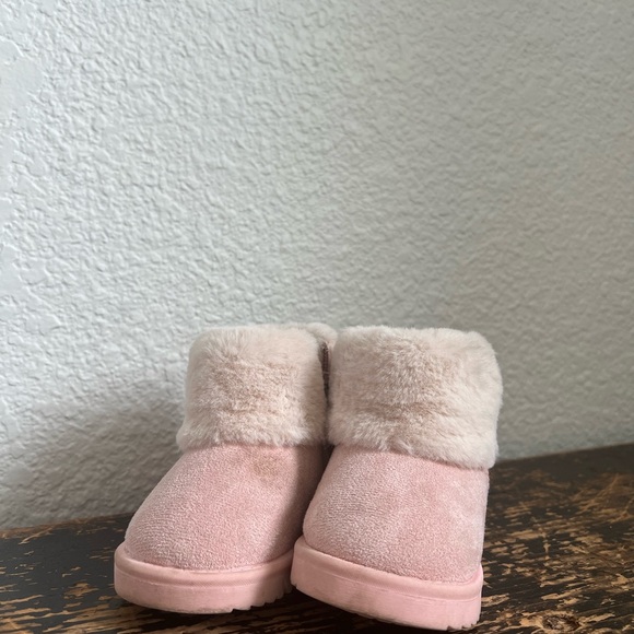 Infant shoes! Some barely worn or not worn at all! - Picture 2 of 9